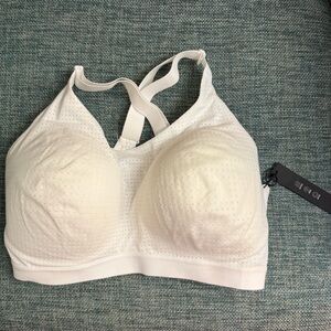 “NEW WITH TAGS” VSX Lightweight Mesh Sports Bra size 34DDD
